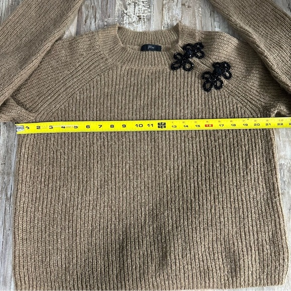 J. Crew Alpaca Wool Blend Ribbed Sweater Tan Beaded Clasps Large Holiday Top - Picture 7 of 8